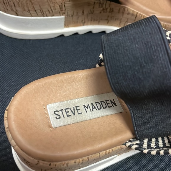Steve Madden off white and black shoes with strap size 8 - Picture 3 of 5